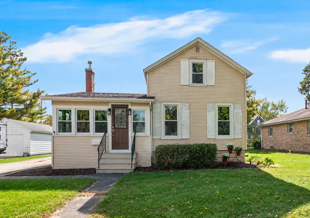 Single family home for sale at 209 W Waupansie St, Dwight, IL 60420 | MLS# 12758162