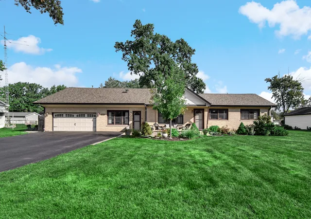 Photo 1 of Single family home for sale at 8210 Hillcrest Dr, Orland Park, IL 60462 | MLS# 12758169 | Listing updated on 2026-09-19