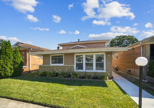 Photo 3 of Single family home for sale at 12901 S Carpenter St, Calumet Park, IL 60827 | MLS# 12758176 | Listing updated on 2026-09-14