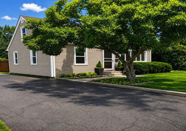 Photo 2 of Single family home for sale at 7304 W 113th Place, Worth, IL 60482 | MLS# 12758179 | Listing updated on 2026-09-22