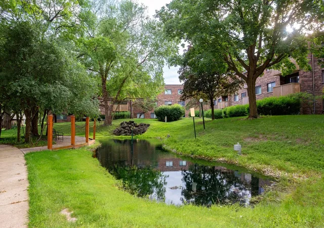 Listing Photo 5 - Condo for sale in building located at 925 Spring Hl Dr, Northbrook, IL 60062 - Unit #311