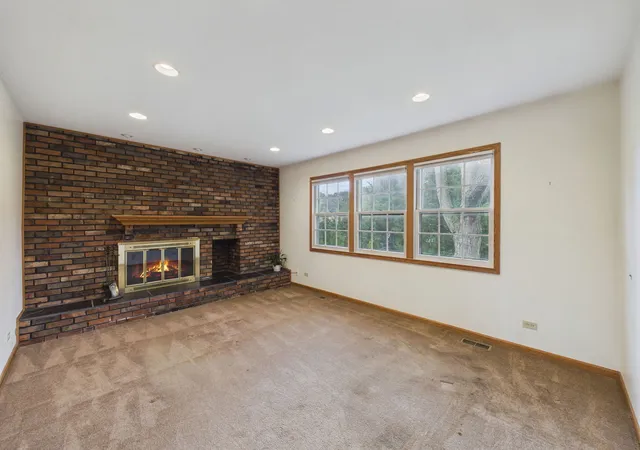 Photo 3 of Single family home for sale at 848 Clohesey Dr, Buffalo Grove, IL 60089 | MLS# 12758200 | Listing updated on 2026-09-26