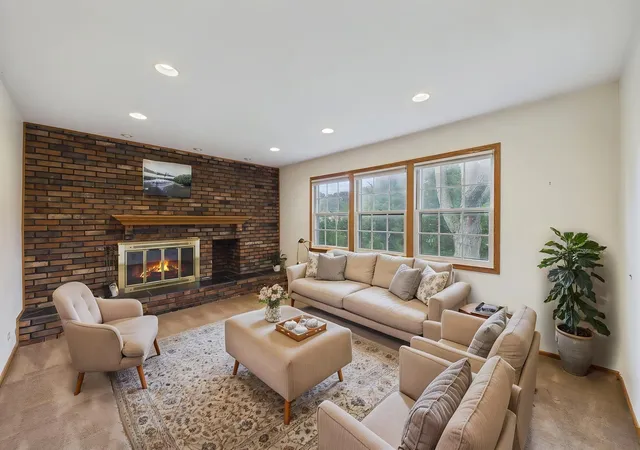 Photo 3 of Single family home for sale at 848 Clohesey Dr, Buffalo Grove, IL 60089 | MLS# 12758200 | Listing updated on 2026-09-26