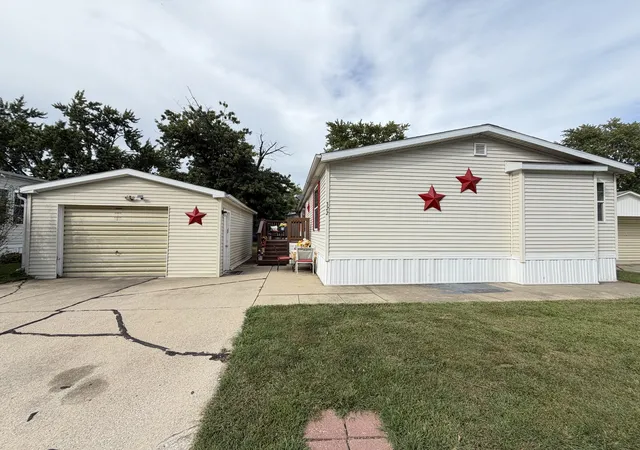 Photo 3 of Sale Pending at 322 Ave F, Bloomington, IL 61701 | MLS# 12758206 | Listing updated on 2026-09-19