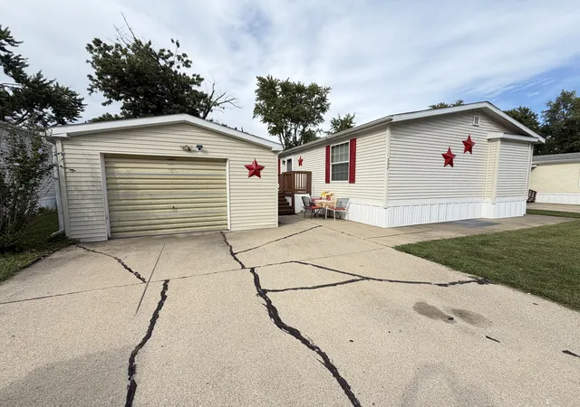 Photo 4 of Sale Pending at 322 Ave F, Bloomington, IL 61701 | MLS# 12758206 | Listing updated on 2026-09-19