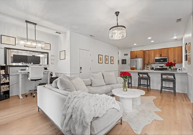 Listing Photo 5 - Condo for sale in building located at 4124 N Kenmore Ave, Chicago, IL 60613 - Unit #2N