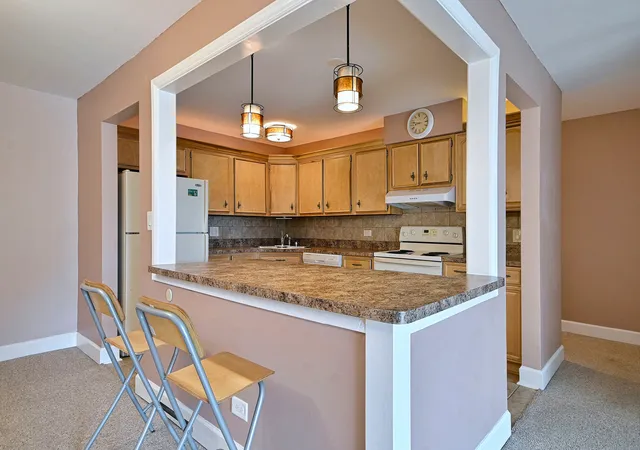 Listing Photo 5 - Condo for sale in building located at 850 S Lorraine Rd, Wheaton, IL 60189 - Unit #3E