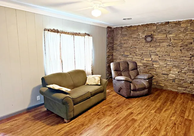 Photo 3 of Single family home for sale at 421 E 9th Street, Metropolis, IL 62960 | MLS# 12758215 | Listing updated on 2026-09-14
