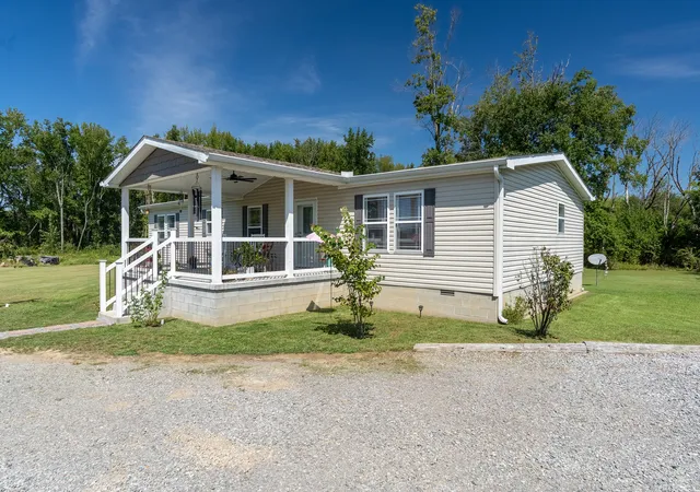 Photo 2 of Manufactured home for sale at 1535 Dewey Rd, Eldorado, IL 62930 | MLS# 12758225 | Listing updated on 2026-10-20