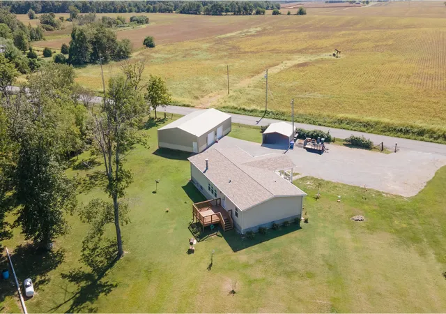 Photo 3 of Manufactured home for sale at 1535 Dewey Rd, Eldorado, IL 62930 | MLS# 12758225 | Listing updated on 2026-10-20