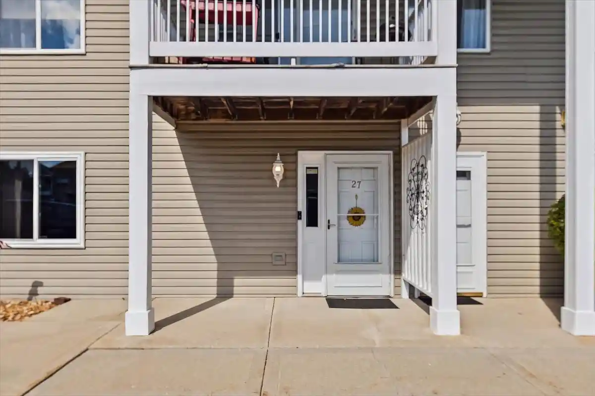 Listing Photo 2 - Condo for sale in 1350 Rock Run Dr located at 1350 Rock Run Dr, Crest Hill, IL 60403 - Unit #27