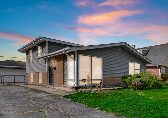 Photo 1 of Single family home for sale at 3907 W 168th Street, Country Club Hills, IL 60478 | MLS# 12758249 | Listing updated on 2026-09-24