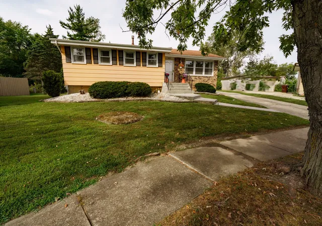 Photo 2 of Single family home for sale at 3423 Hickory Ln, Hazel Crest, IL 60429 | MLS# 12758251 | Listing updated on 2026-09-22