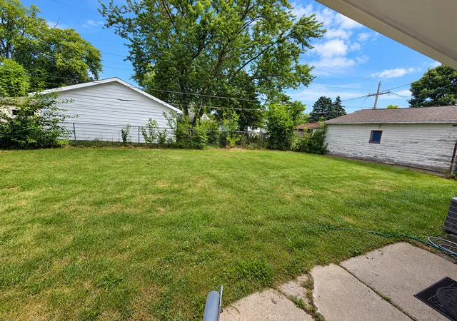 Photo 10 of Single family home for sale at 147 Birch St, Carpentersville, IL 60110 | MLS# 12758253 | Listing updated on 2026-09-13