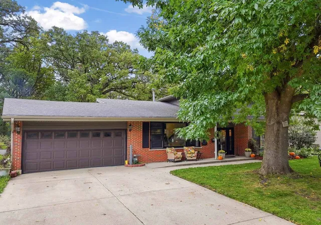 Photo 2 of Single family home for sale at 430 Spruce Dr, Schaumburg, IL 60193 | MLS# 12758258 | Listing updated on 2026-10-22