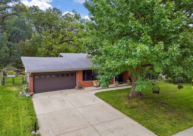 Photo 3 of Single family home for sale at 430 Spruce Dr, Schaumburg, IL 60193 | MLS# 12758258 | Listing updated on 2026-10-22