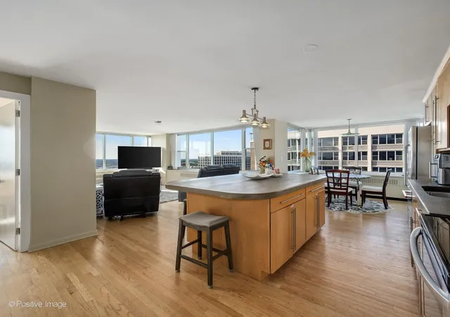 Photo 2 of Condo for sale at 4250 N Marine Dr #2815, Chicago, IL 60613 | MLS# 12758263 | Listing updated on 2026-09-13