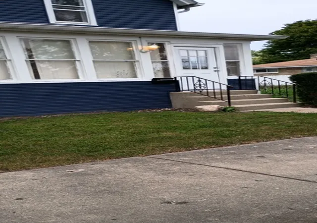 Photo 2 of Single family home for sale at 112 Washington Park, Waukegan, IL 60085 | MLS# 12758271 | Listing updated on 2026-09-13