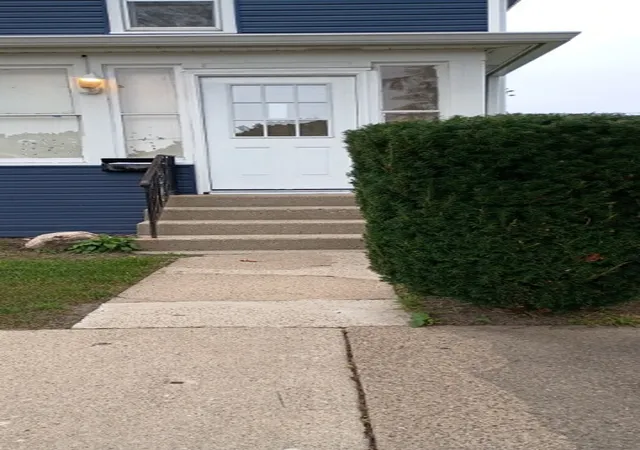 Photo 2 of Single family home for sale at 112 Washington Park, Waukegan, IL 60085 | MLS# 12758271 | Listing updated on 2026-09-13