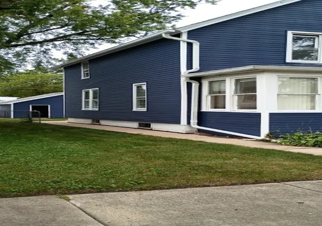 Photo 3 of Single family home for sale at 112 Washington Park, Waukegan, IL 60085 | MLS# 12758271 | Listing updated on 2026-09-13