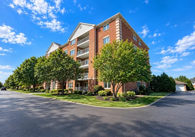 Photo 3 of Condo for sale at 5500 W 115th Street #204, Oak Lawn, IL 60453 | MLS# 12758273 | Listing updated on 2026-09-19