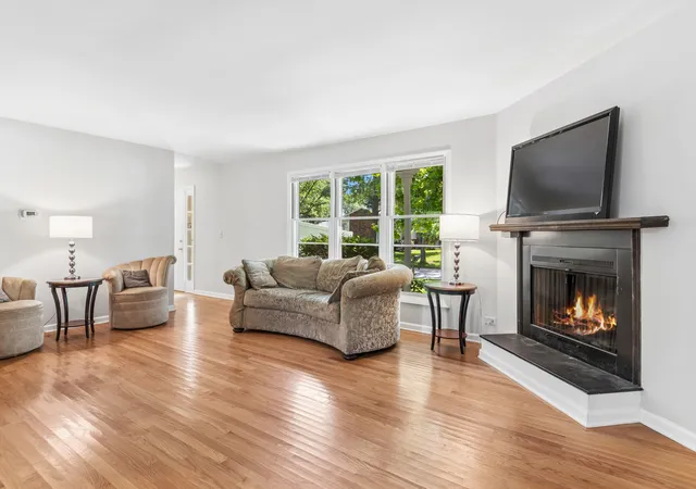 Photo 2 of Single family home for sale at 3 Vigilance Ct, Bolingbrook, IL 60440 | MLS# 12758276 | Listing updated on 2026-09-24