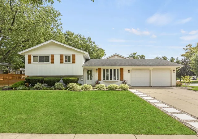 Photo 1 of Single family home for sale at 1717 Vassar Ct, Schaumburg, IL 60193 | MLS# 12758277 | Listing updated on 2026-09-23