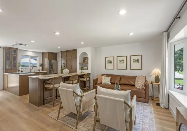 Photo 4 of Single family home for sale at 1717 Vassar Ct, Schaumburg, IL 60193 | MLS# 12758277 | Listing updated on 2026-09-23