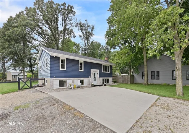 Photo 3 of Single family home for sale at 2714 N 3853rd Road, Sheridan, IL 60551 | MLS# 12758282 | Listing updated on 2026-10-08
