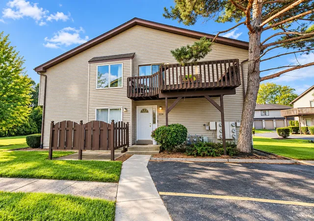 Listing Photo 1 - Condo for sale in building located at 1534 Timberwood Ct, Sycamore, IL 60178 - Unit #1534