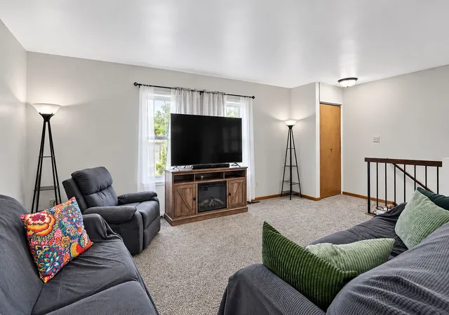 Listing Photo 2 - Condo for sale in building located at 1534 Timberwood Ct, Sycamore, IL 60178 - Unit #1534