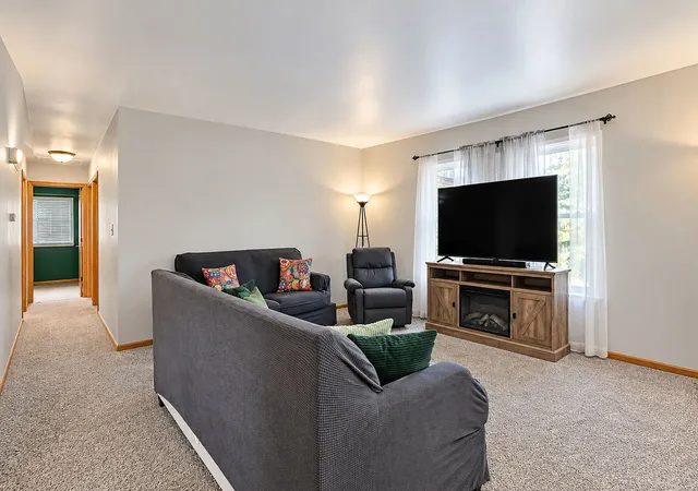 Listing Photo 3 - Condo for sale in building located at 1534 Timberwood Ct, Sycamore, IL 60178 - Unit #1534