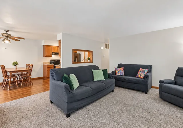 Listing Photo 4 - Condo for sale in building located at 1534 Timberwood Ct, Sycamore, IL 60178 - Unit #1534