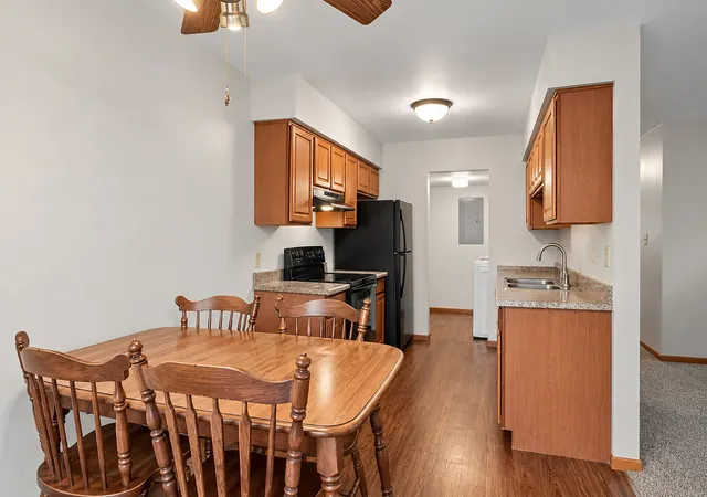 Listing Photo 5 - Condo for sale in building located at 1534 Timberwood Ct, Sycamore, IL 60178 - Unit #1534