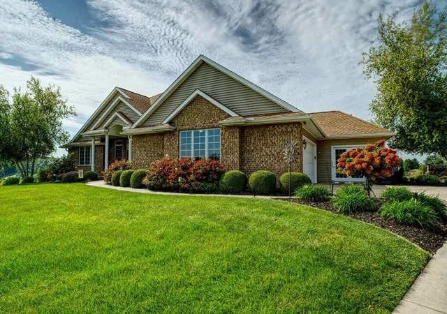 Photo 2 of Single family home for sale at 12890 Grandview Dr, Morrison, IL 61270 | MLS# 12758293 | Listing updated on 2026-09-28