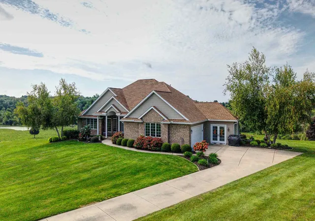 Photo 3 of Single family home for sale at 12890 Grandview Dr, Morrison, IL 61270 | MLS# 12758293 | Listing updated on 2026-09-28