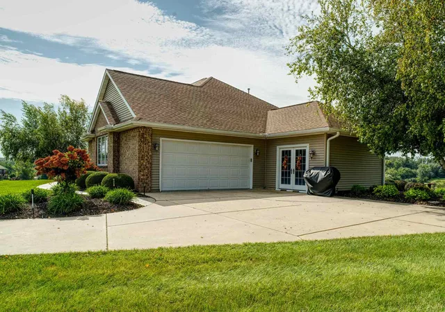 Photo 3 of Single family home for sale at 12890 Grandview Dr, Morrison, IL 61270 | MLS# 12758293 | Listing updated on 2026-09-28
