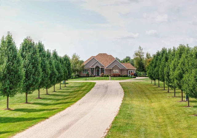Photo 4 of Single family home for sale at 12890 Grandview Dr, Morrison, IL 61270 | MLS# 12758293 | Listing updated on 2026-09-28