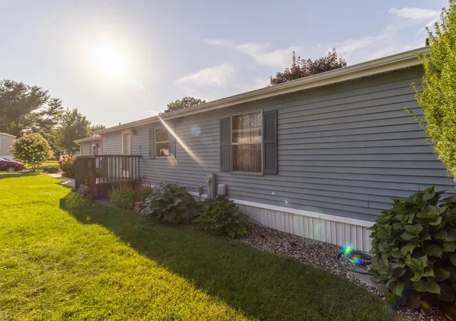 Photo 2 of Manufactured home for sale at 610 Eastwood Ln, Belvidere, IL 61008 | MLS# 12758299 | Listing updated on 2026-09-13