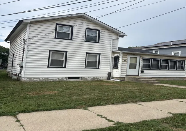 Photo 1 of Single family home for sale at 714 S Walnut Ave, Freeport, IL 61032 | MLS# 12758313 | Listing updated on 2026-09-19