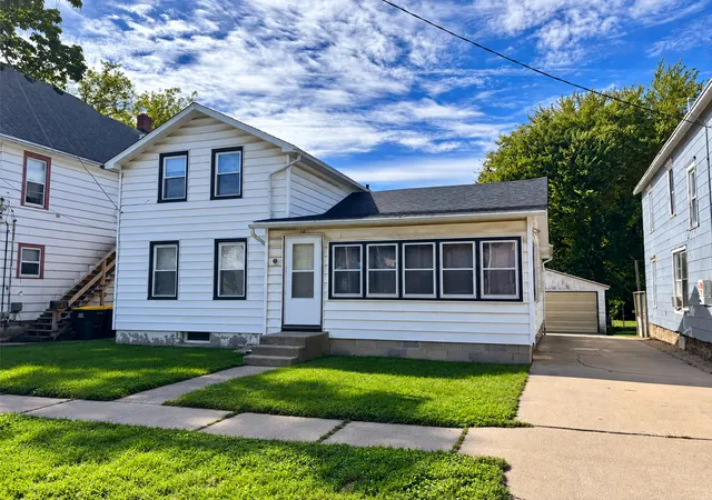 Photo 1 of Single family home for sale at 714 S Walnut Ave, Freeport, IL 61032 | MLS# 12758313 | Listing updated on 2026-09-28