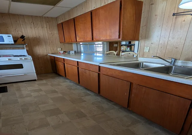 Photo 3 of Single family home for sale at 714 S Walnut Ave, Freeport, IL 61032 | MLS# 12758313 | Listing updated on 2026-10-14