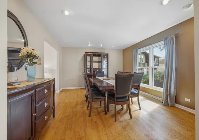 Photo 4 of Single family home for sale at 10 Canterbury Ct, Streamwood, IL 60107 | MLS# 12758325 | Listing updated on 2026-09-17