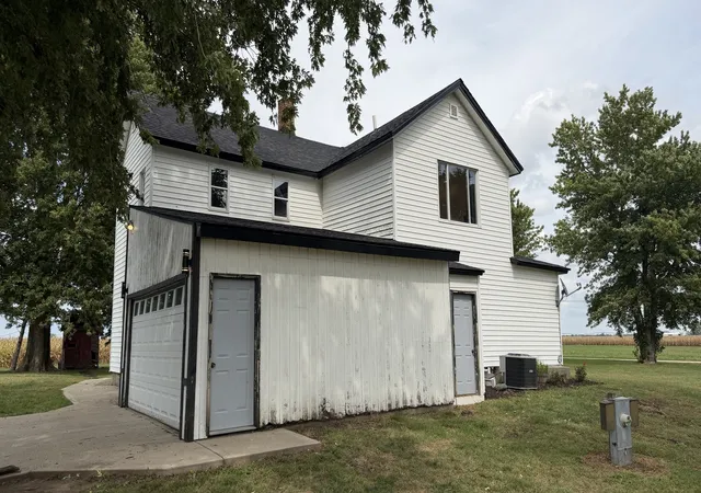 Photo 2 of Single family home for sale at 6151 Cunniff Rd, Tampico, IL 61283 | MLS# 12758326 | Listing updated on 2026-10-04