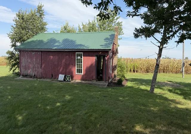 Photo 4 of Single family home for sale at 6151 Cunniff Rd, Tampico, IL 61283 | MLS# 12758326 | Listing updated on 2026-09-14