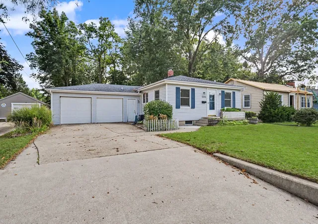 Photo 2 of Single family home for sale at 1115 Hovey Ave, Normal, IL 61761 | MLS# 12758329 | Listing updated on 2026-09-16