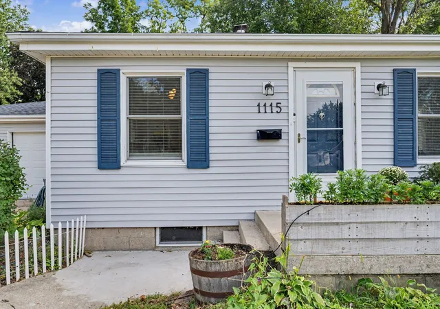 Photo 3 of Single family home for sale at 1115 Hovey Ave, Normal, IL 61761 | MLS# 12758329 | Listing updated on 2026-09-16
