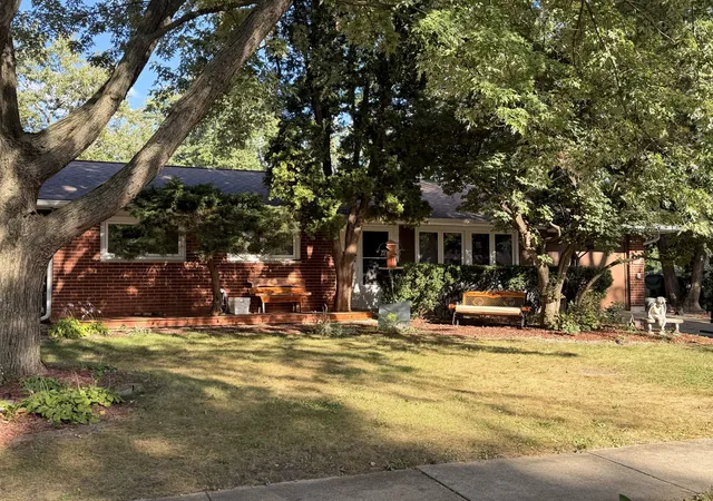 Photo 1 of Single family home for sale at 1965 Larchmont Rd, Hoffman Estates, IL 60169 | MLS# 12758333 | Listing updated on 2026-09-13