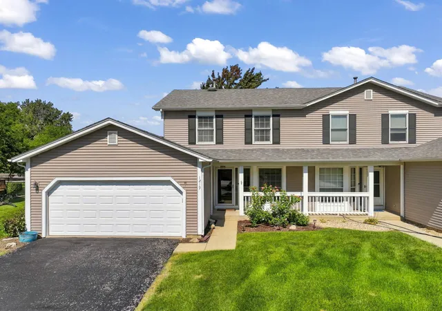 Photo 2 of Multi family home for sale at 1219 Oak Ridge Dr, Streamwood, IL 60107 | MLS# 12758340 | Listing updated on 2026-09-25