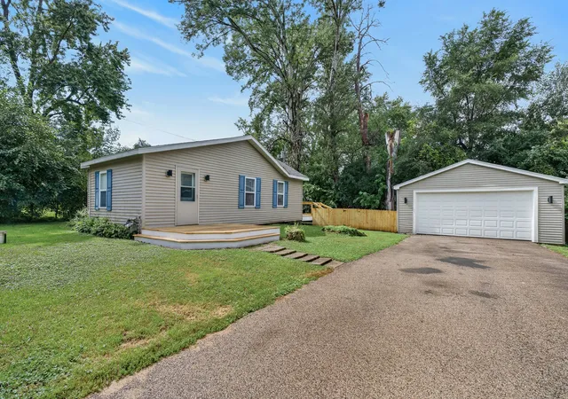 Photo 1 of Single family home for sale at 521 Elaine Ter, Lakemoor, IL 60051 | MLS# 12758341 | Listing updated on 2026-10-06